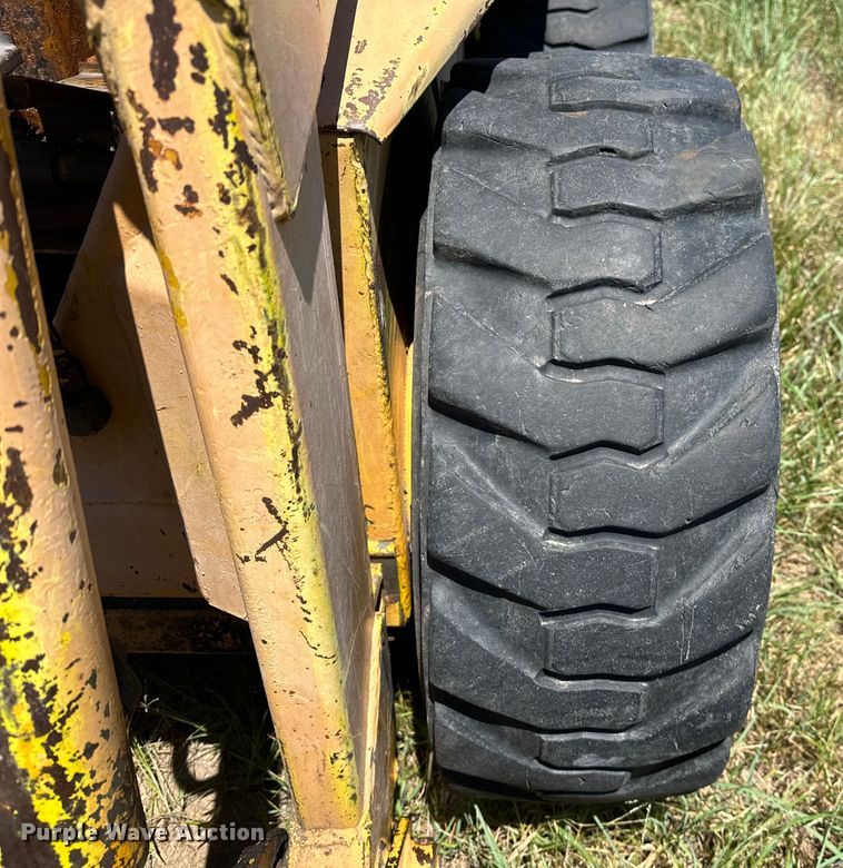 image for item EJ4389 Owatonna  Mustang 441 skid steer loader