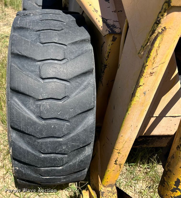 image for item EJ4389 Owatonna  Mustang 441 skid steer loader