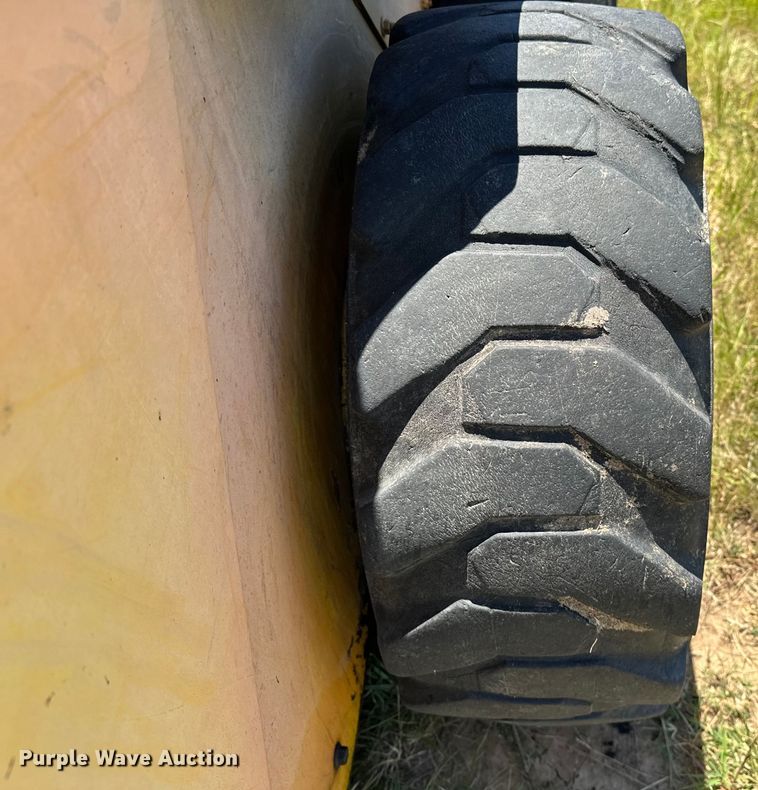 image for item EJ4389 Owatonna  Mustang 441 skid steer loader