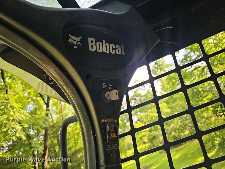 image for item EJ5672 2017 Bobcat  T750 skid steer loader