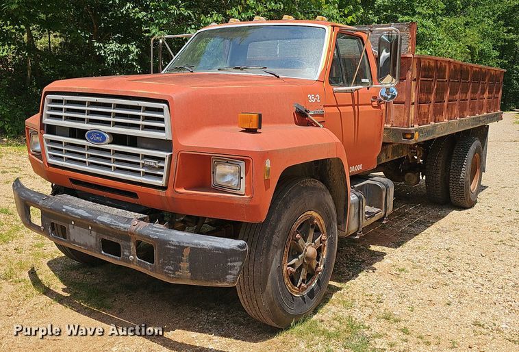 image for item EJ5697 1987 Ford F700 dump flatbed truck