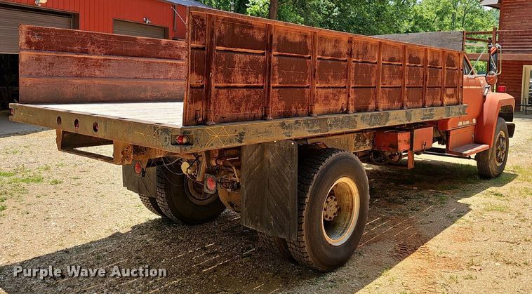 image for item EJ5697 1987 Ford F700 dump flatbed truck