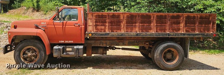 image for item EJ5697 1987 Ford F700 dump flatbed truck