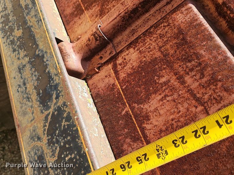 image for item EJ5697 1987 Ford F700 dump flatbed truck