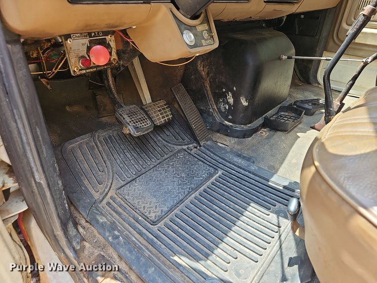 image for item EJ5697 1987 Ford F700 dump flatbed truck