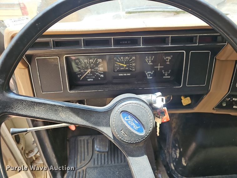 image for item EJ5697 1987 Ford F700 dump flatbed truck