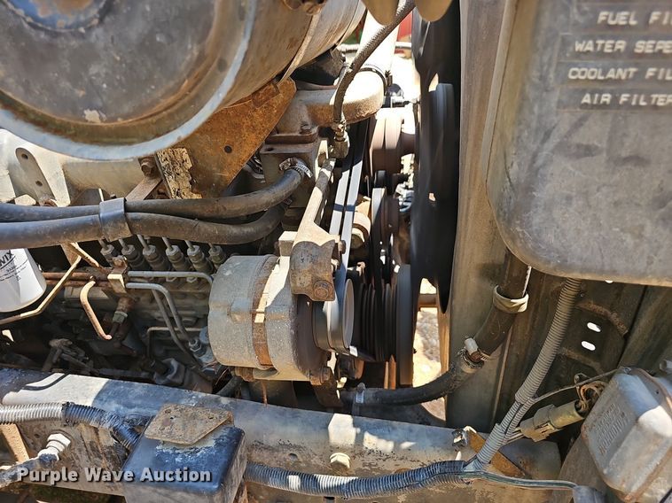 image for item EJ5697 1987 Ford F700 dump flatbed truck