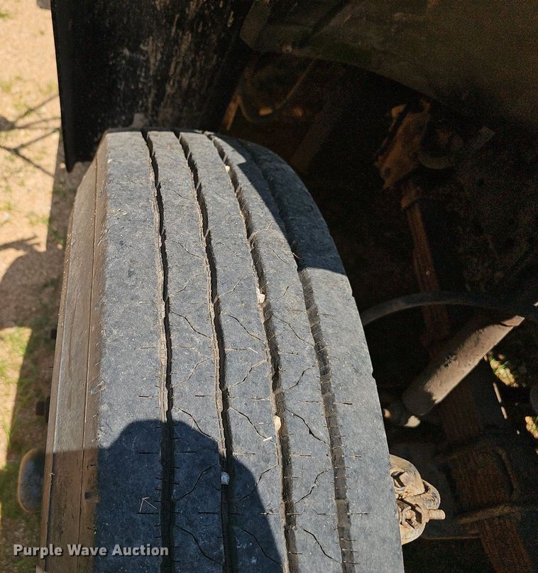 image for item EJ5697 1987 Ford F700 dump flatbed truck