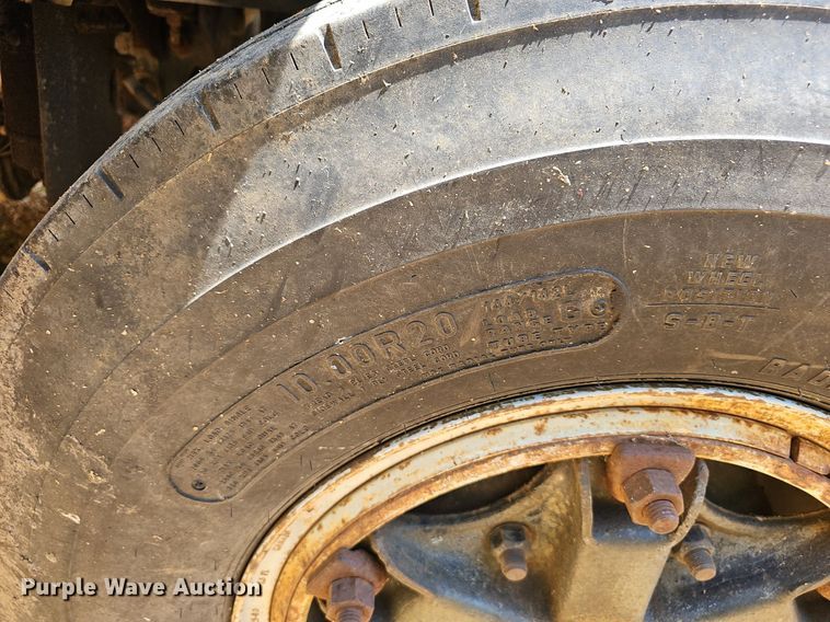 image for item EJ5697 1987 Ford F700 dump flatbed truck