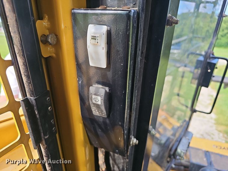 image for item EJ5706 2015 Rayco C100R mulcher