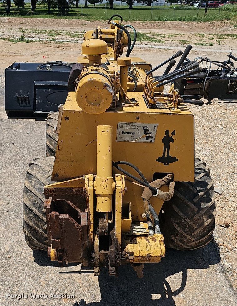 image for item EJ5717 2001 Vermeer LM35 trencher