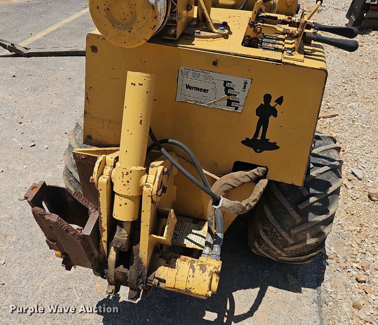 image for item EJ5717 2001 Vermeer LM35 trencher