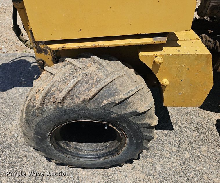 image for item EJ5717 2001 Vermeer LM35 trencher