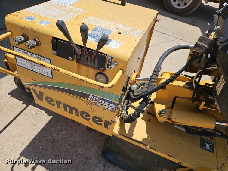 image for item EJ5718 2007 Vermeer  SC252 stump grinder