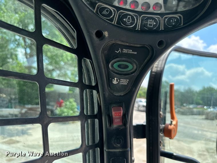 image for item EJ6939 2018 Bobcat  T650 tracked skid steer loader