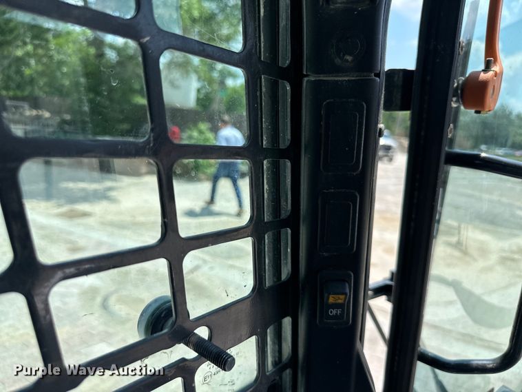 image for item EJ6939 2018 Bobcat  T650 tracked skid steer loader