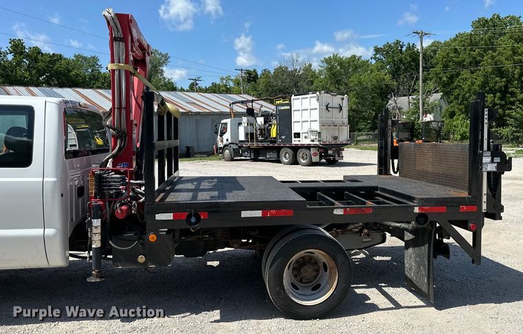 image for item EJ6959 2011 Ford F550 Super Duty SuperCab flatbed truck