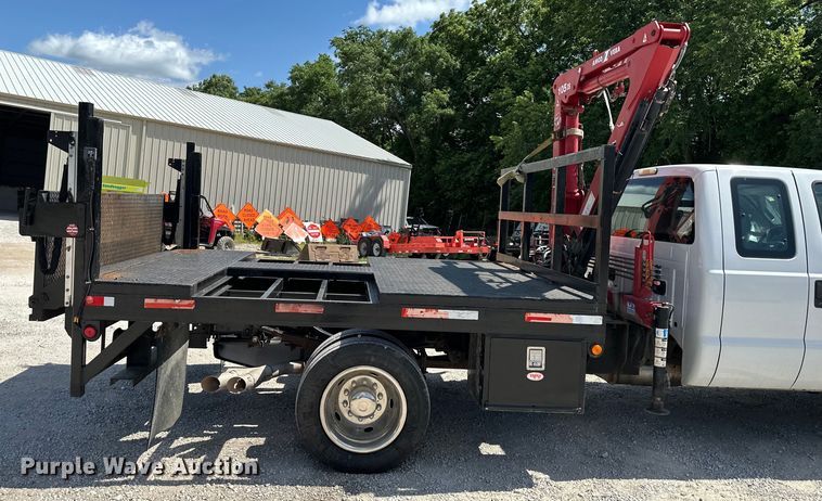 image for item EJ6959 2011 Ford F550 Super Duty SuperCab flatbed truck