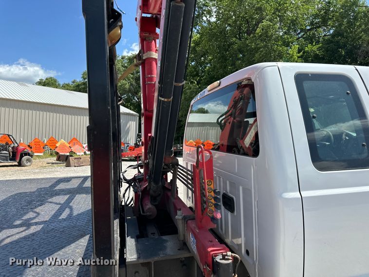 image for item EJ6959 2011 Ford F550 Super Duty SuperCab flatbed truck