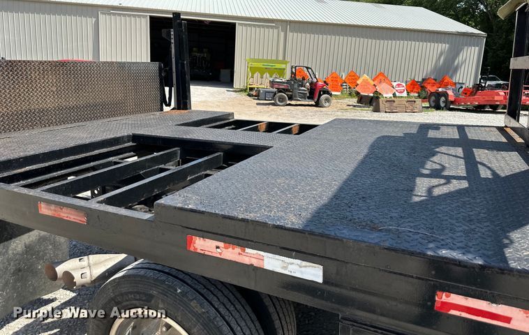 image for item EJ6959 2011 Ford F550 Super Duty SuperCab flatbed truck