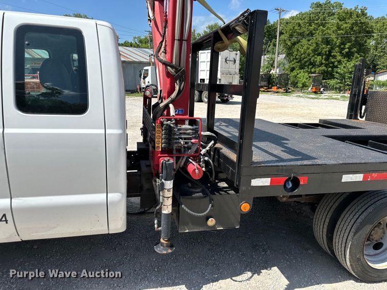 image for item EJ6959 2011 Ford F550 Super Duty SuperCab flatbed truck