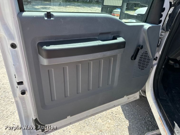 image for item EJ6959 2011 Ford F550 Super Duty SuperCab flatbed truck