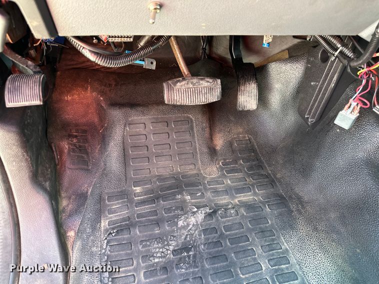 image for item EJ6959 2011 Ford F550 Super Duty SuperCab flatbed truck