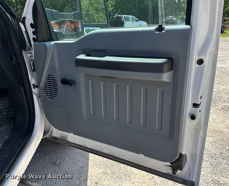 image for item EJ6959 2011 Ford F550 Super Duty SuperCab flatbed truck