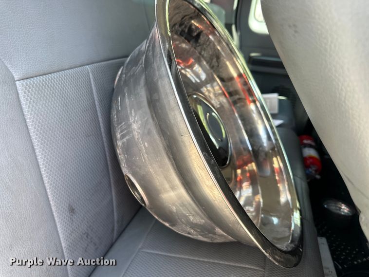 image for item EJ6959 2011 Ford F550 Super Duty SuperCab flatbed truck