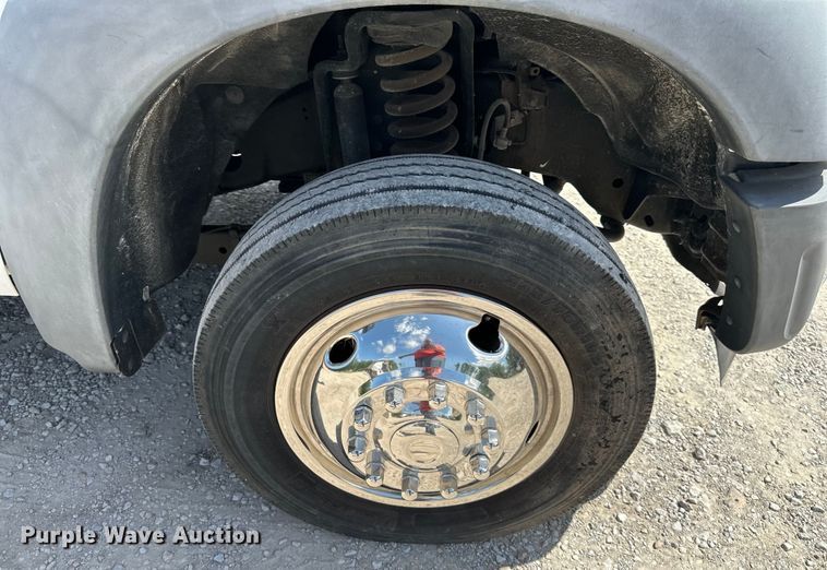 image for item EJ6959 2011 Ford F550 Super Duty SuperCab flatbed truck