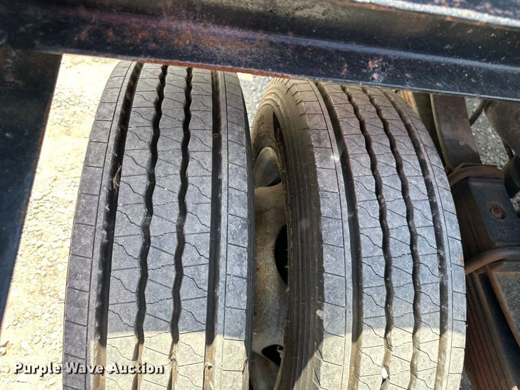 image for item EJ6959 2011 Ford F550 Super Duty SuperCab flatbed truck