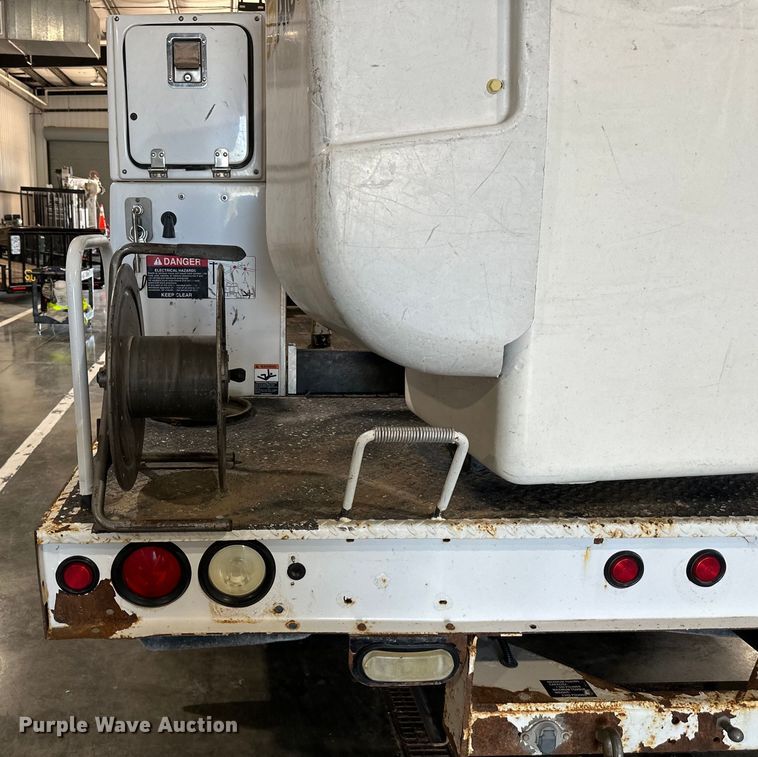 image for item EJ6968 2012 Ford F550 Super Duty bucket truck