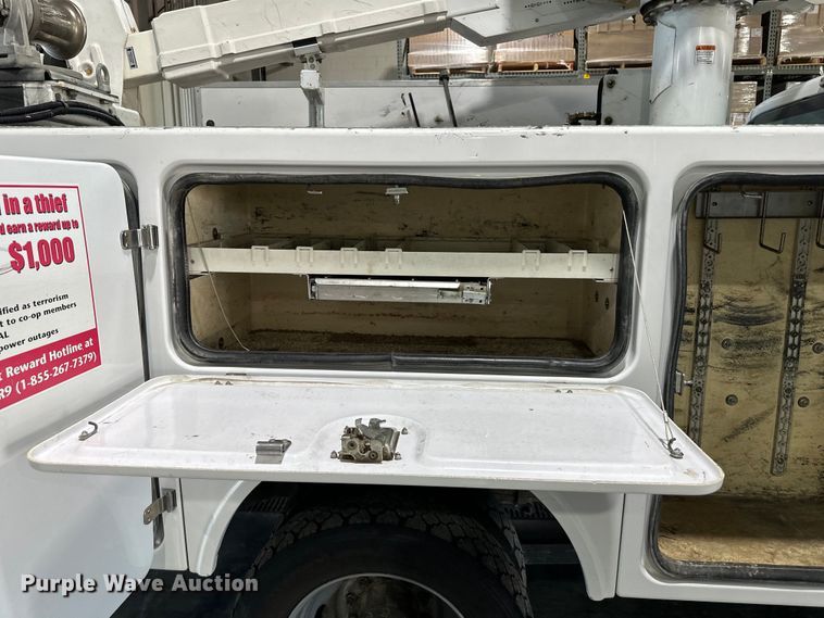 image for item EJ6968 2012 Ford F550 Super Duty bucket truck