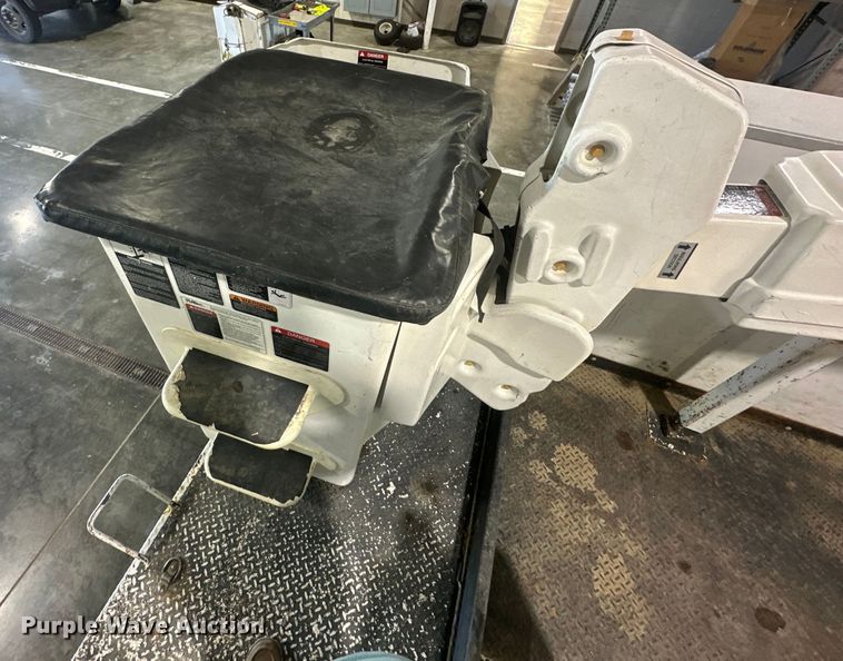 image for item EJ6968 2012 Ford F550 Super Duty bucket truck