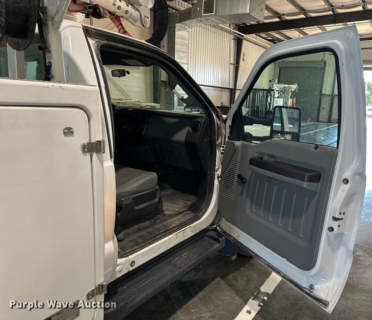 image for item EJ6968 2012 Ford F550 Super Duty bucket truck