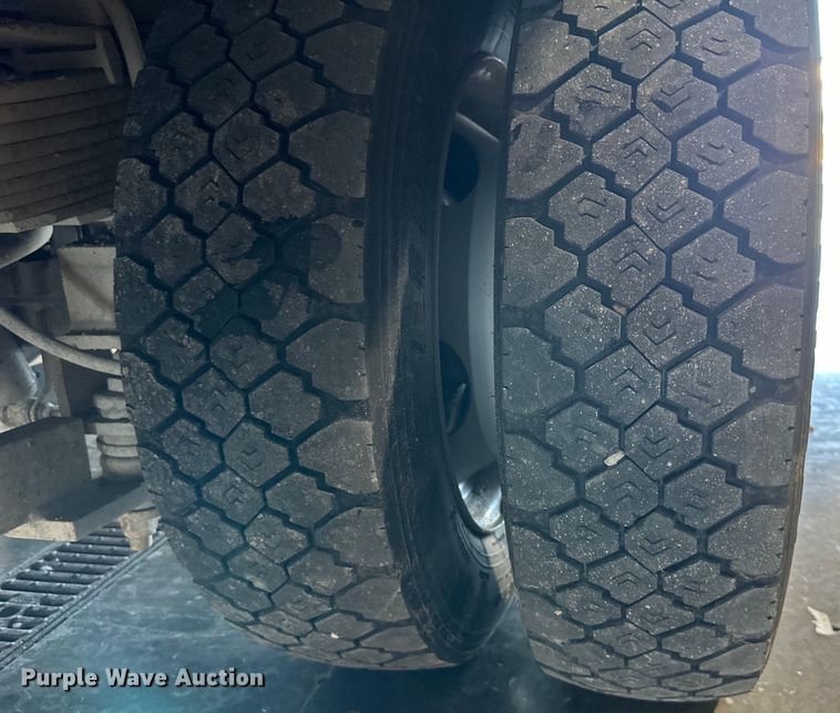 image for item EJ6968 2012 Ford F550 Super Duty bucket truck