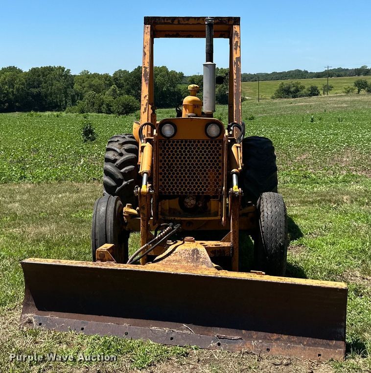 image for item EJ6975 Davis  Road Run'r  trencher