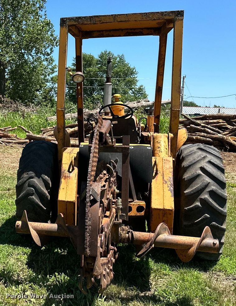 image for item EJ6975 Davis  Road Run'r  trencher