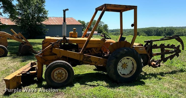 image for item EJ6975 Davis  Road Run'r  trencher
