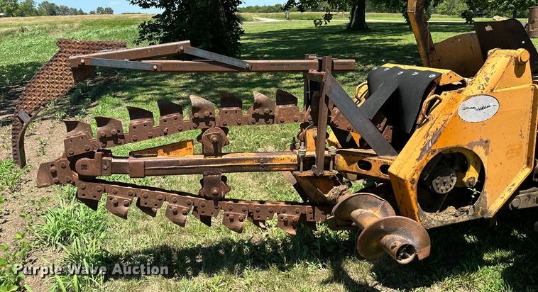 image for item EJ6975 Davis  Road Run'r  trencher