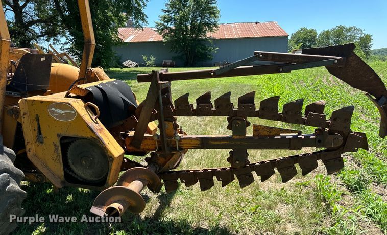 image for item EJ6975 Davis  Road Run'r  trencher