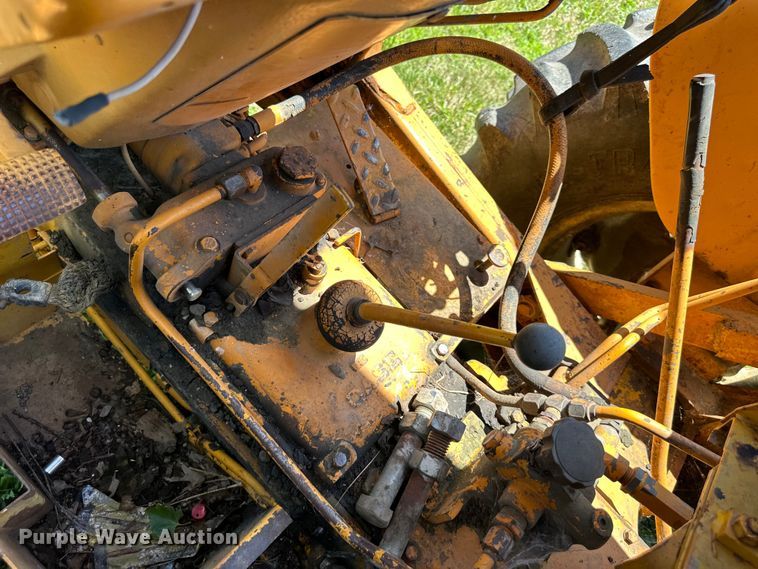 image for item EJ6975 Davis  Road Run'r  trencher