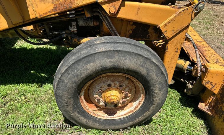 image for item EJ6975 Davis  Road Run'r  trencher