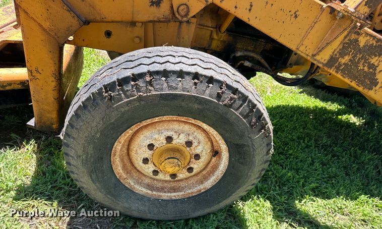 image for item EJ6975 Davis  Road Run'r  trencher