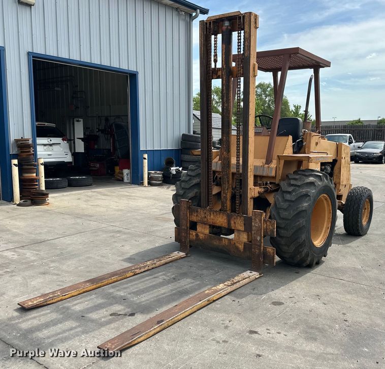 image for item EJ6977 Case 586C forklift