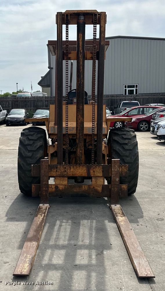 image for item EJ6977 Case 586C forklift
