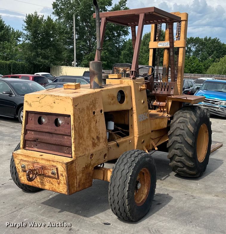 image for item EJ6977 Case 586C forklift