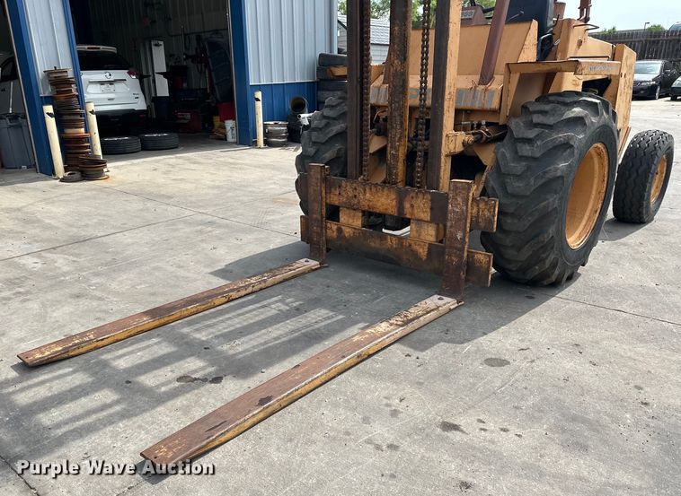 image for item EJ6977 Case 586C forklift