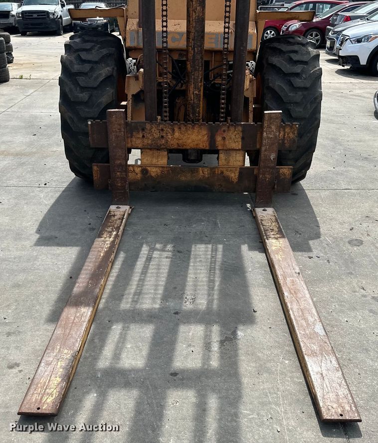 image for item EJ6977 Case 586C forklift