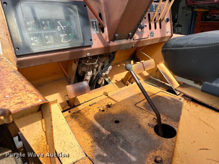 image for item EJ6977 Case 586C forklift